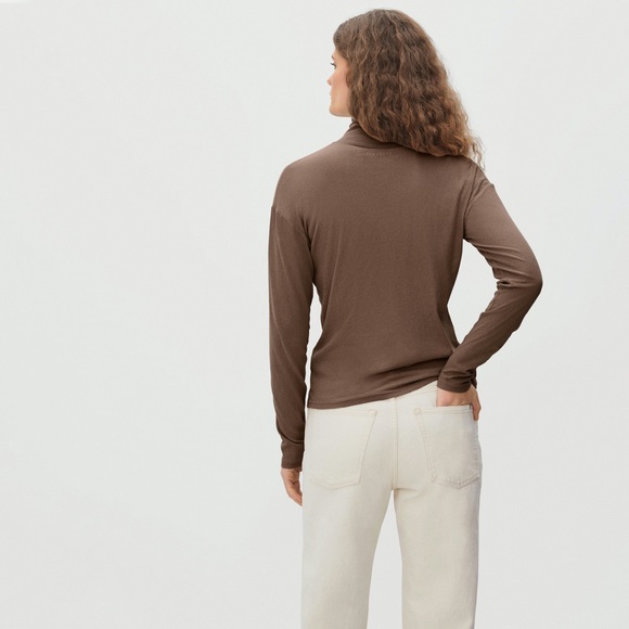 Everlane The Organic Cotton Tissue Turtleneck - Picture 2 of 4
